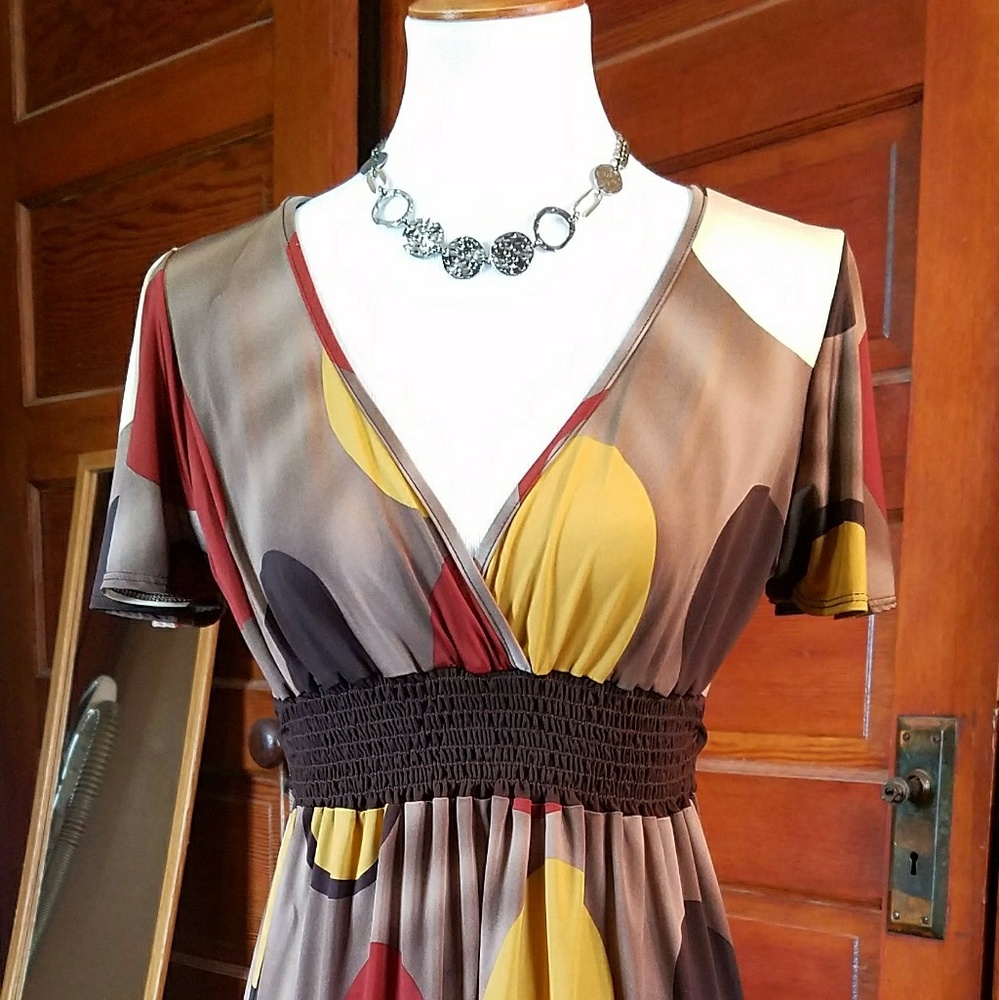 Charlotte russe V-Neck Top w/Tie Back. Sz L